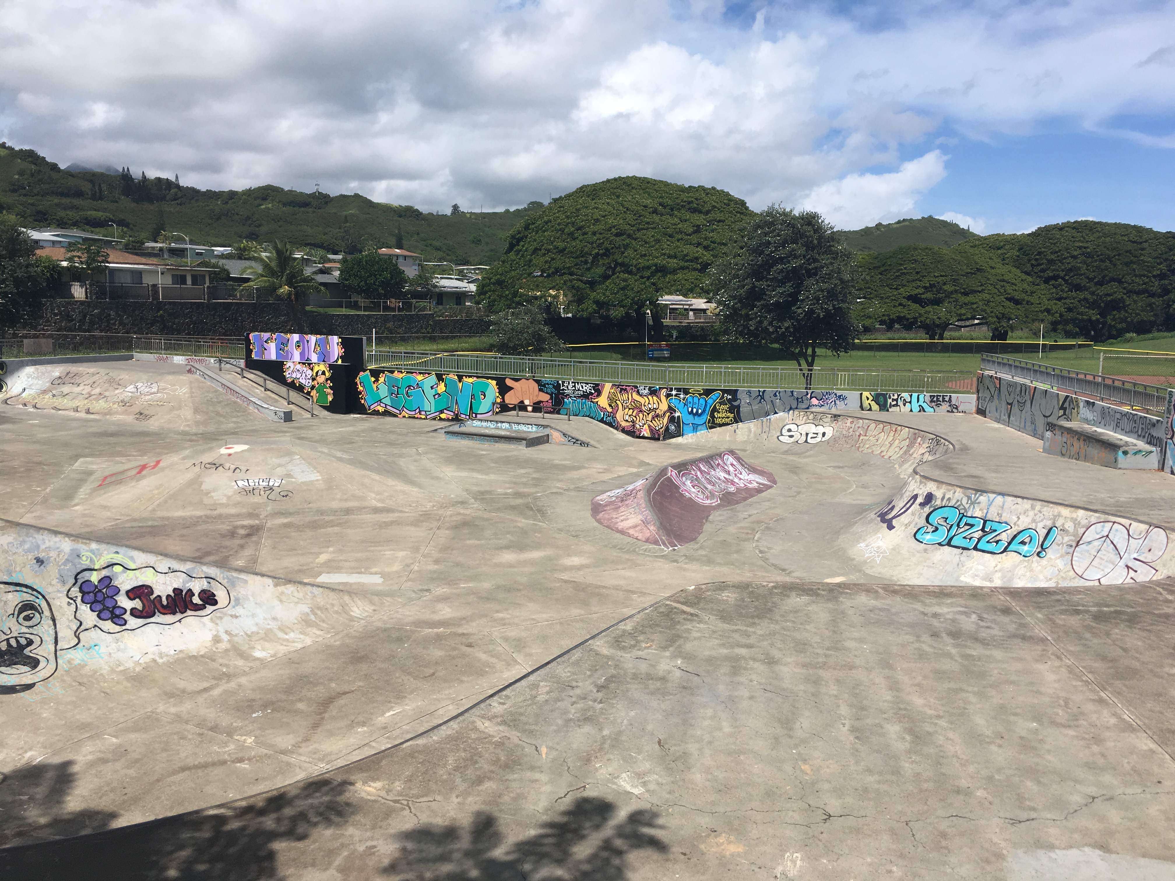 ハワイでスケボーした情報をシェアします