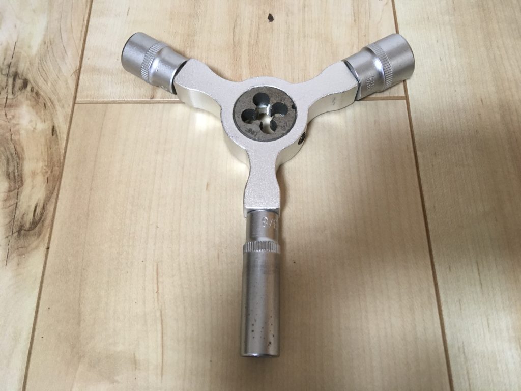 スケボのねじ切りができるーツール