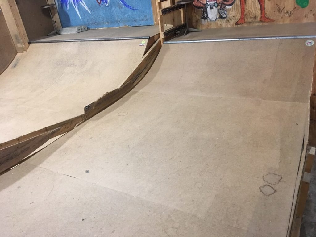 スケボー初心者向けのミニミニランプ