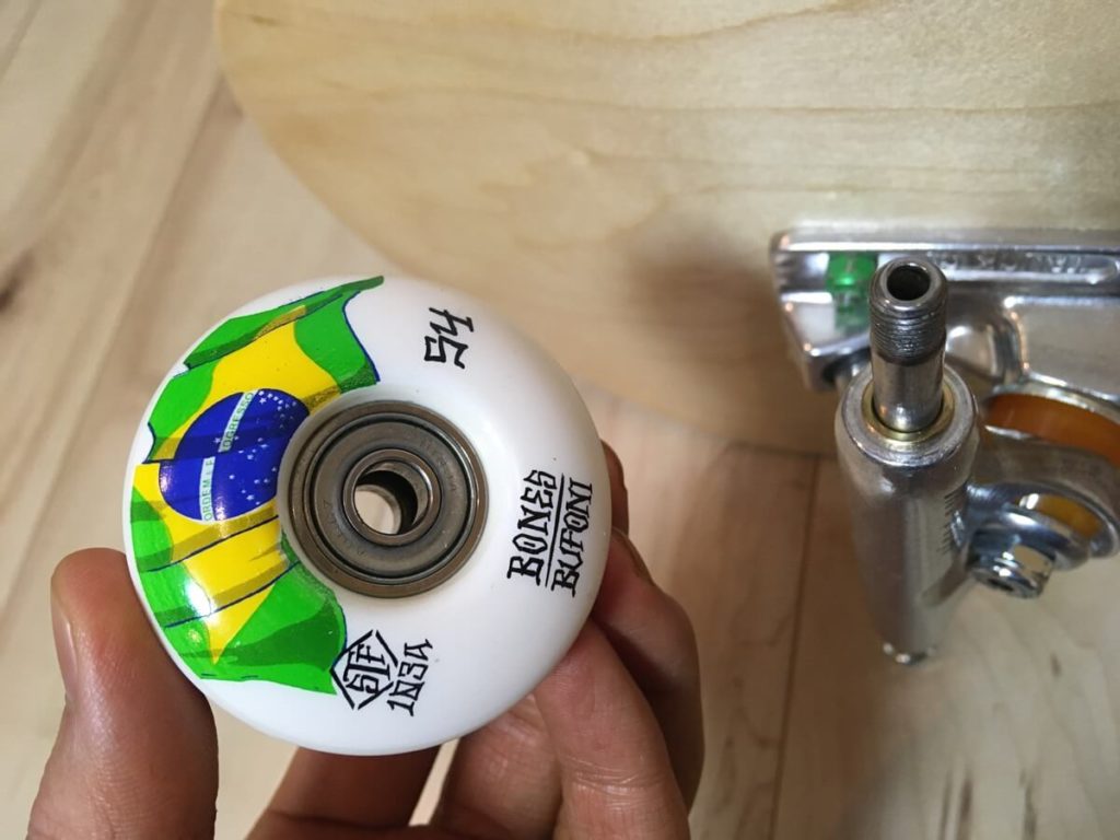 スケボーのウィールとベアリング