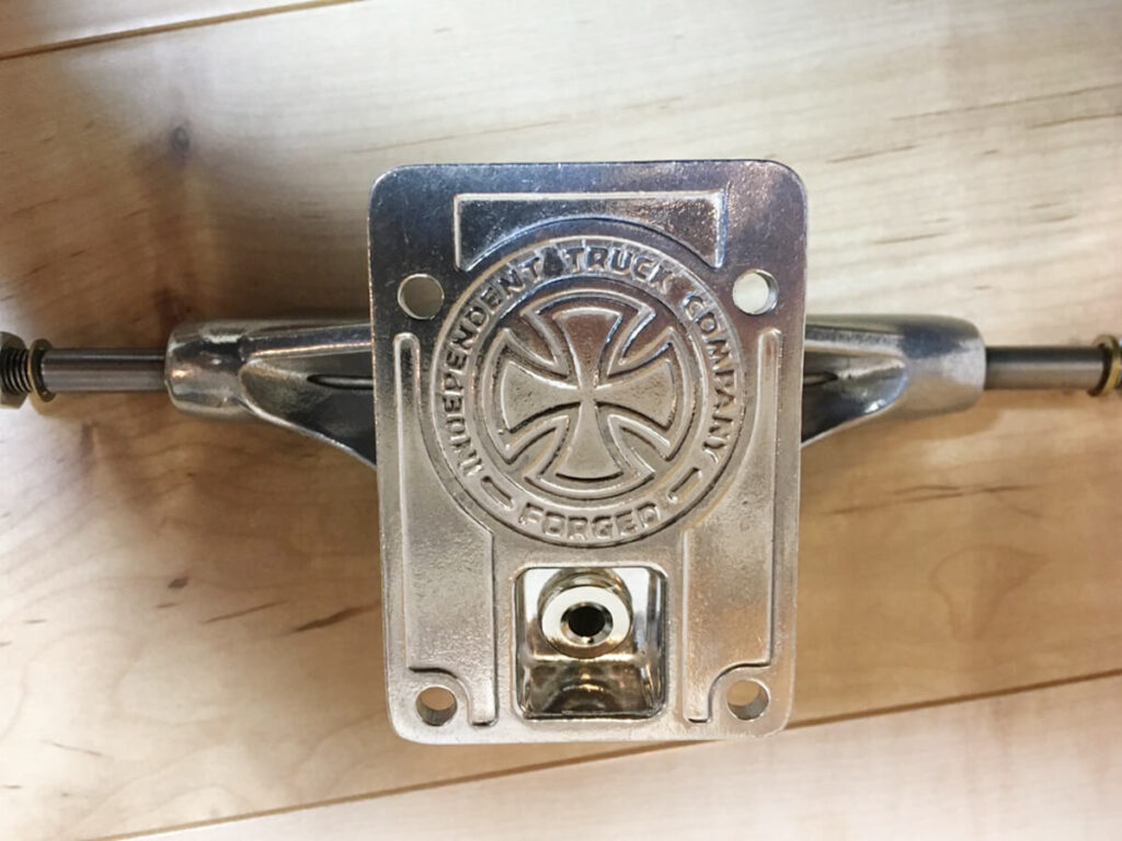 スケボーのトラックのベースプレートの軽量化