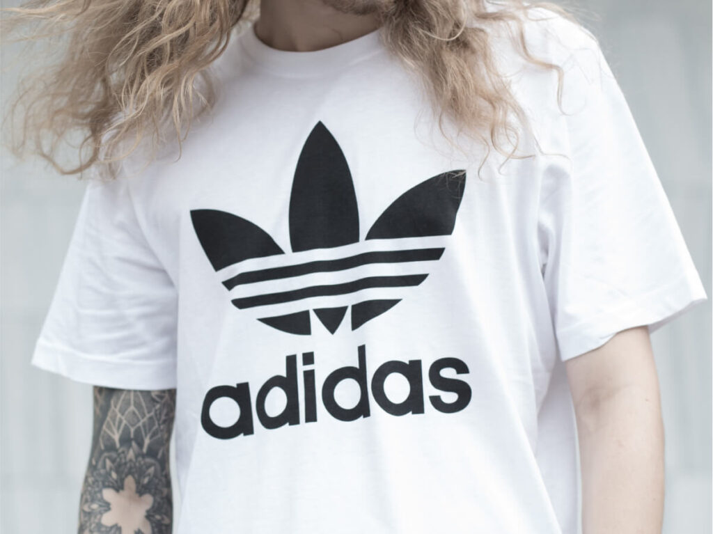 adidasアディダスのロゴ